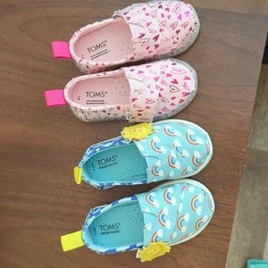 Bundle 2 Toms toddler size 5